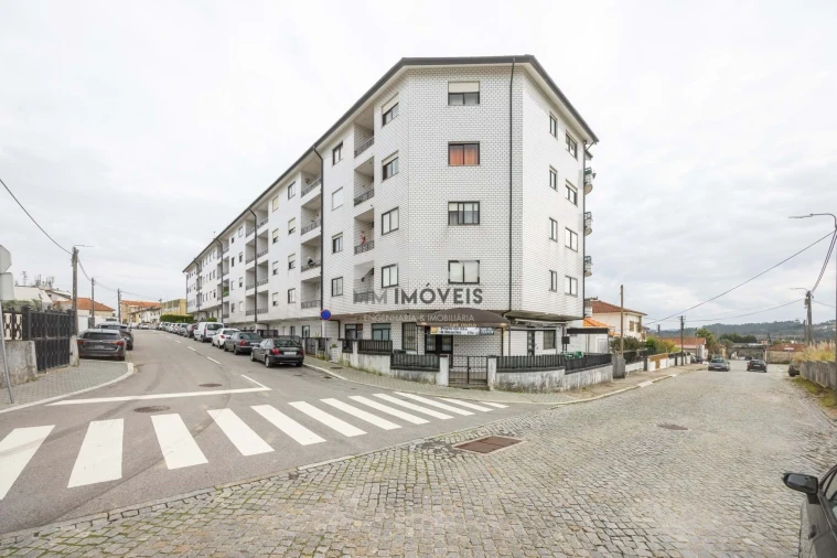 Apartamento T3 para Arrendamento em Vilar de Andorinho Foto 33