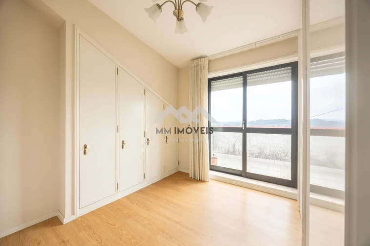 Apartamento T3 para Arrendamento em Vilar de Andorinho Foto 30