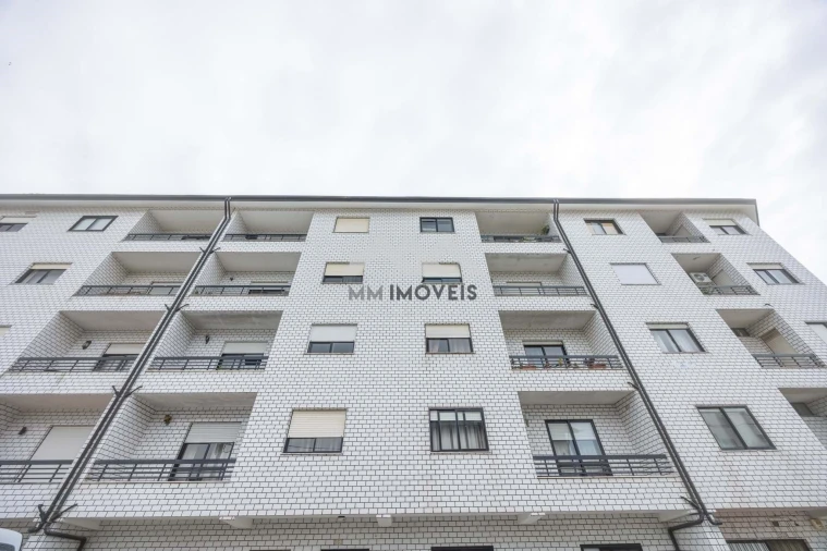 Apartamento T3 para Arrendamento em Vilar de Andorinho Foto 32