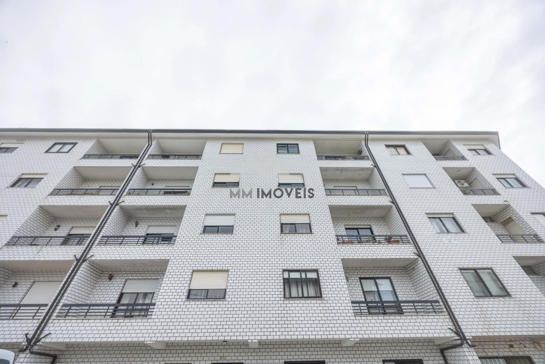 Apartamento T3 para Arrendamento em Vilar de Andorinho Foto 32