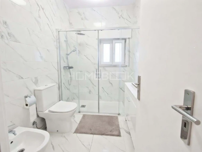 Apartamento T2 para Arrendamento em Seixal Foto 8