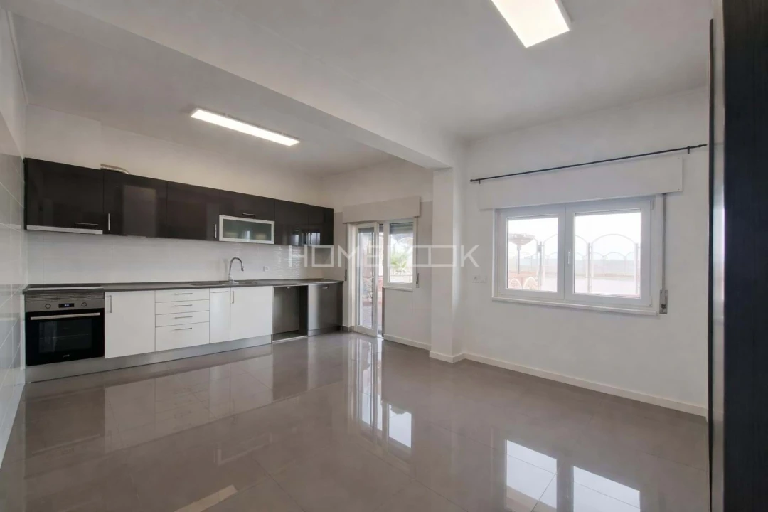 Apartamento T2 para Arrendamento em Seixal Foto 1