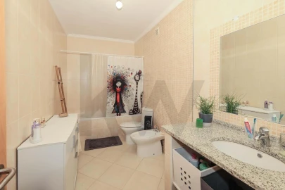 Moradia T3 para Venda em Ferreiras