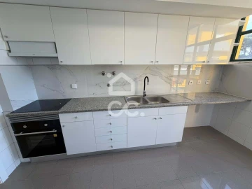 Apartamento T3 para Venda em Laranjeiro e Feijó