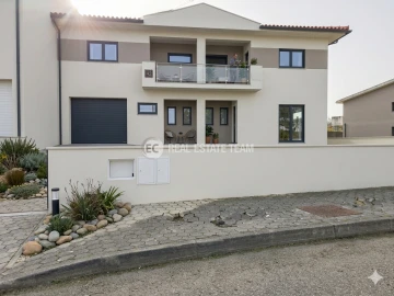 Moradia T4 para Venda em Eixo e Eirol