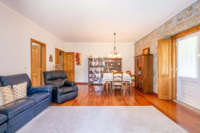 Moradia T3 para Venda em Bouro (Santa Maria)