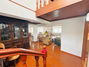 Moradia T4 para Venda em São Pedro