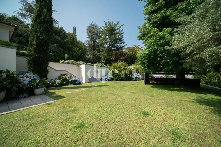 Moradia T5 para Venda em Oliveira, São Paio e São Sebastião Foto 34