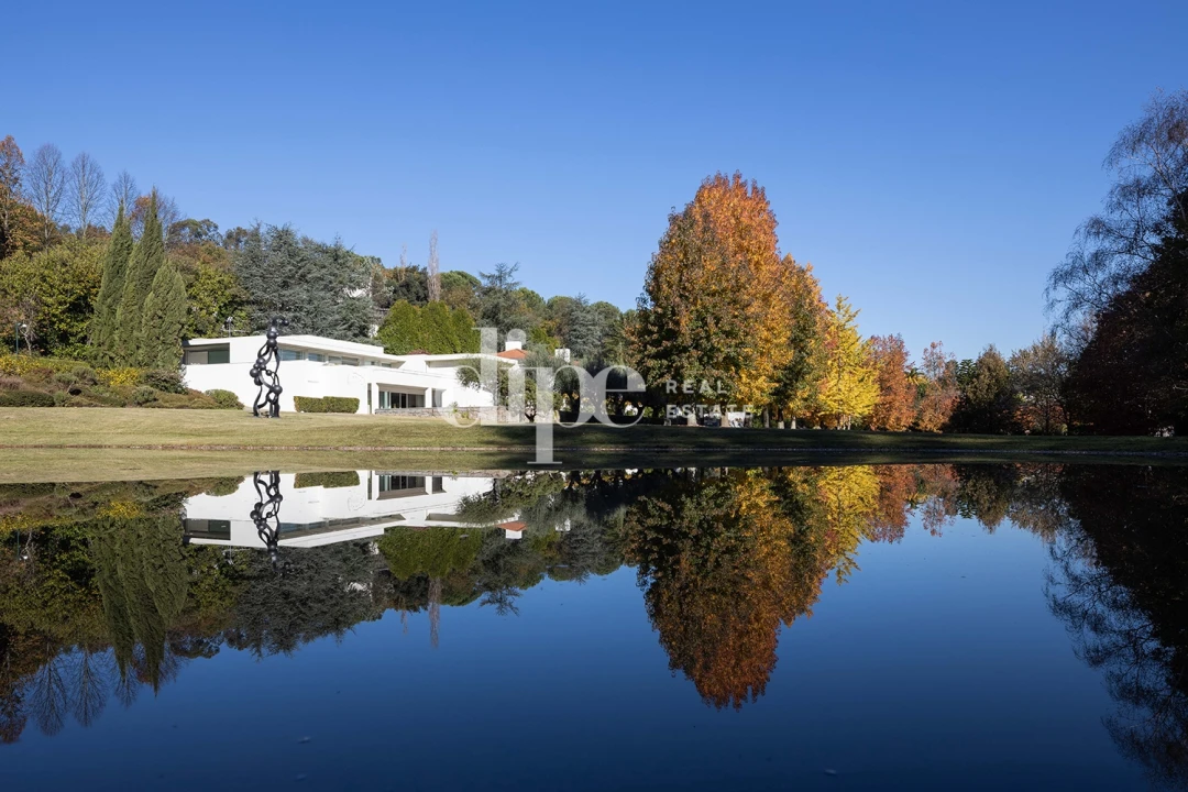 Moradia T5 para Venda em Oliveira, São Paio e São Sebastião Foto 1