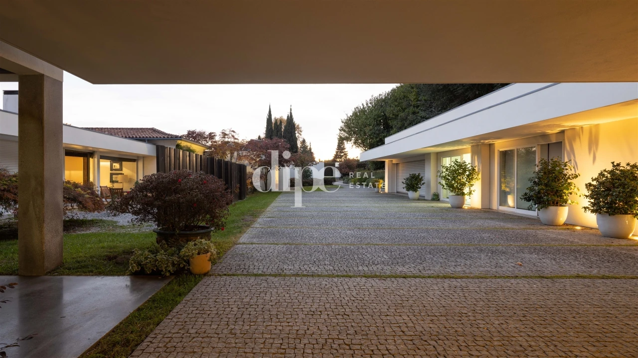 Moradia T5 para Venda em Oliveira, São Paio e São Sebastião Foto 6