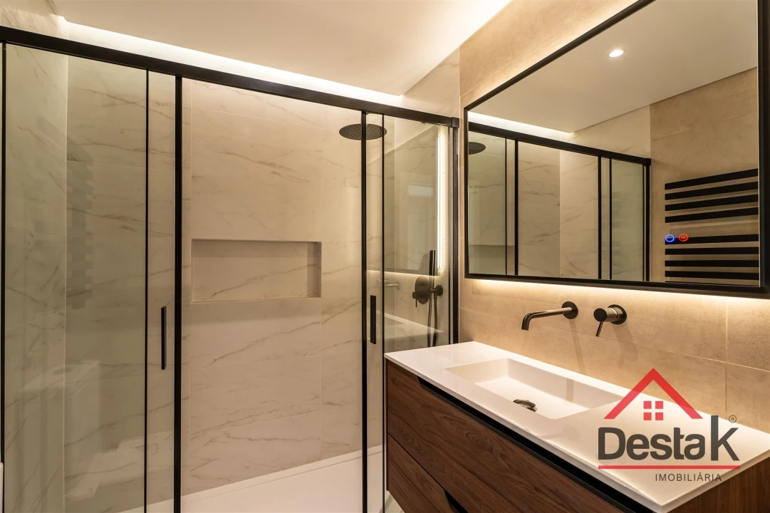 Apartamento T4 para Venda em Massamá e Monte Abraão Foto 13