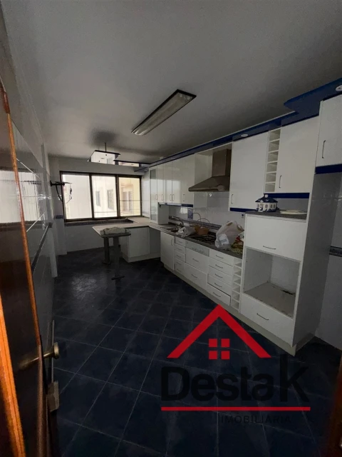 Apartamento T4 para Venda em Massamá e Monte Abraão