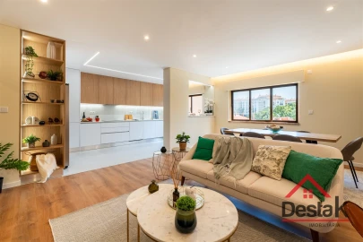 Apartamento T4 para Venda em Massamá e Monte Abraão