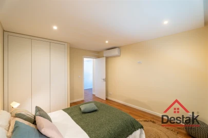 Apartamento T4 para Venda em Massamá e Monte Abraão