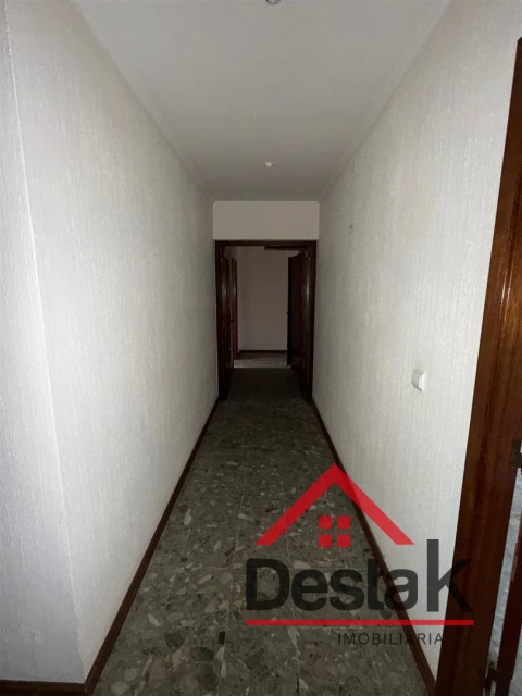 Apartamento T4 para Venda em Massamá e Monte Abraão