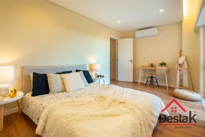 Apartamento T4 para Venda em Massamá e Monte Abraão