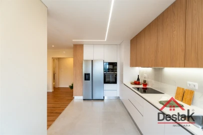 Apartamento T4 para Venda em Massamá e Monte Abraão