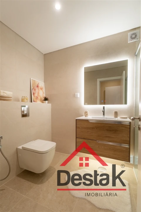 Apartamento T4 para Venda em Massamá e Monte Abraão