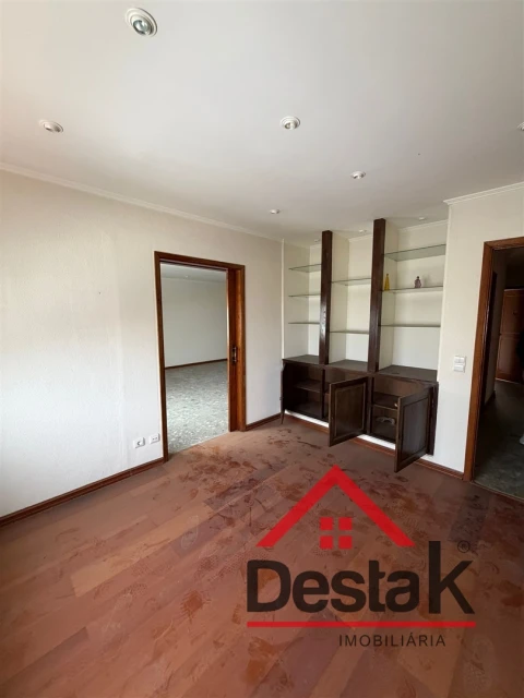 Apartamento T4 para Venda em Massamá e Monte Abraão