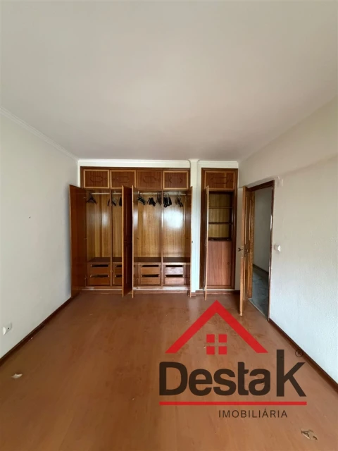 Apartamento T4 para Venda em Massamá e Monte Abraão