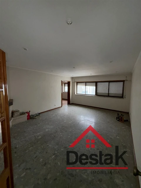 Apartamento T4 para Venda em Massamá e Monte Abraão