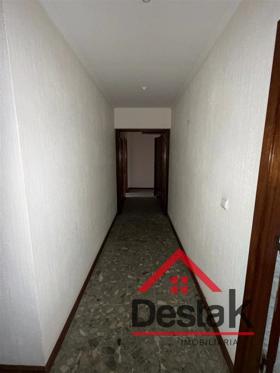 Apartamento T4 para Venda em Massamá e Monte Abraão Foto 23