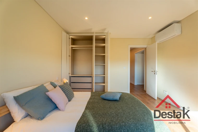 Apartamento T4 para Venda em Massamá e Monte Abraão Foto 10