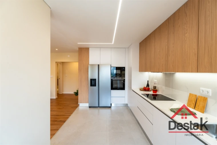 Apartamento T4 para Venda em Massamá e Monte Abraão Foto 3