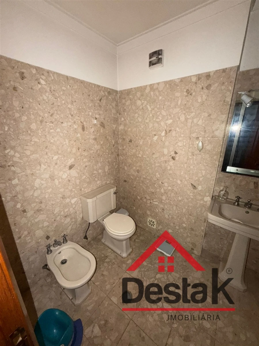 Apartamento T4 para Venda em Massamá e Monte Abraão Foto 35