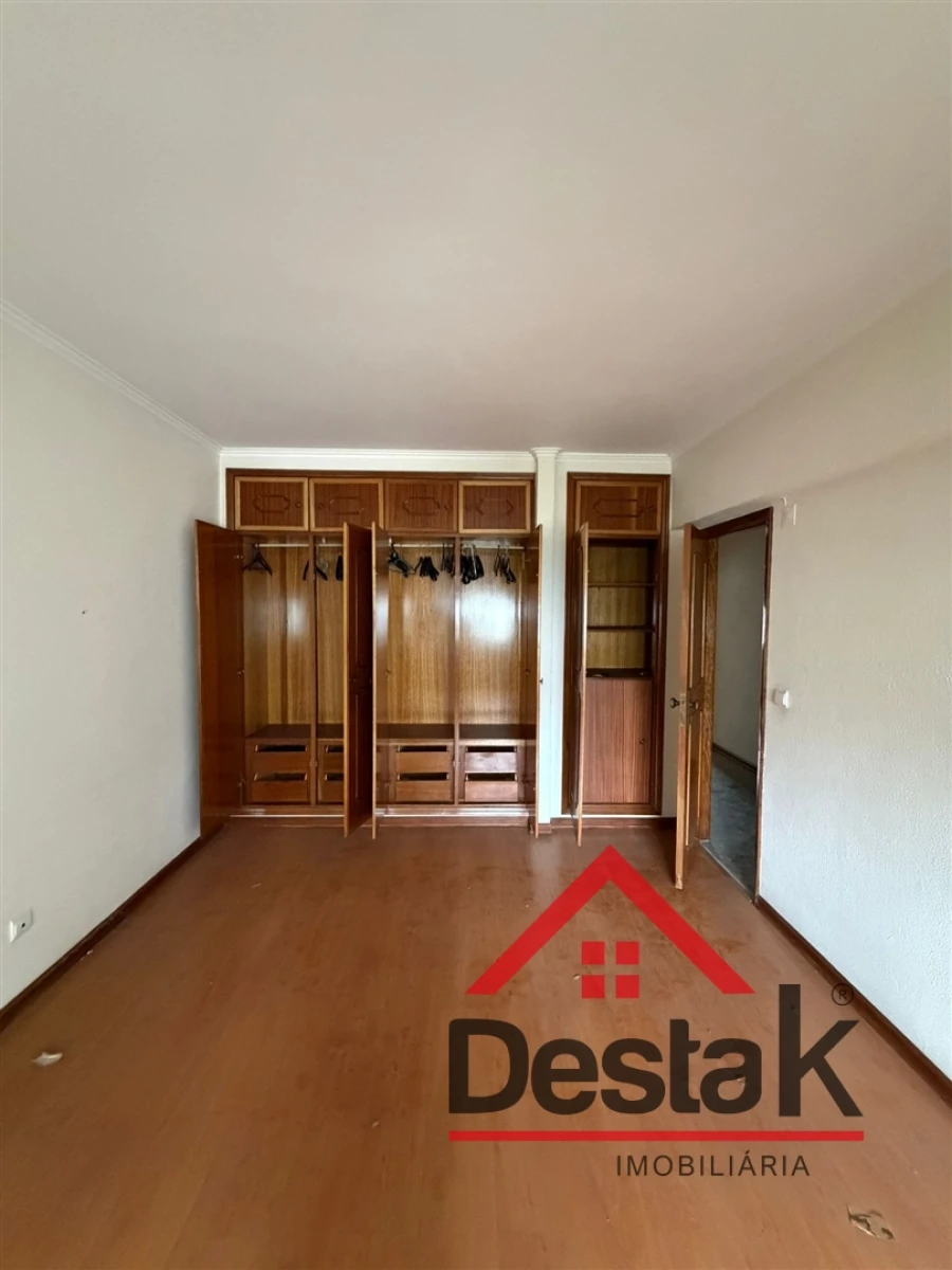 Apartamento T4 para Venda em Massamá e Monte Abraão Foto 29