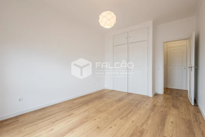 Apartamento T3 para Arrendamento em Marvila, Ribeira Santarém, São Salvador, São Nicolau