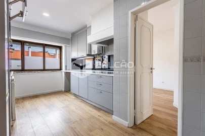 Apartamento T3 para Arrendamento em Marvila, Ribeira Santarém, São Salvador, São Nicolau