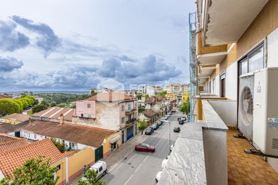 Apartamento T3 para Arrendamento em Marvila, Ribeira Santarém, São Salvador, São Nicolau