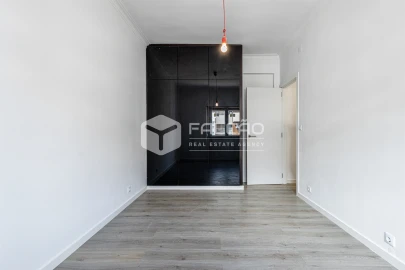 Apartamento T2 para Venda em Marvila, Ribeira Santarém, São Salvador, São Nicolau