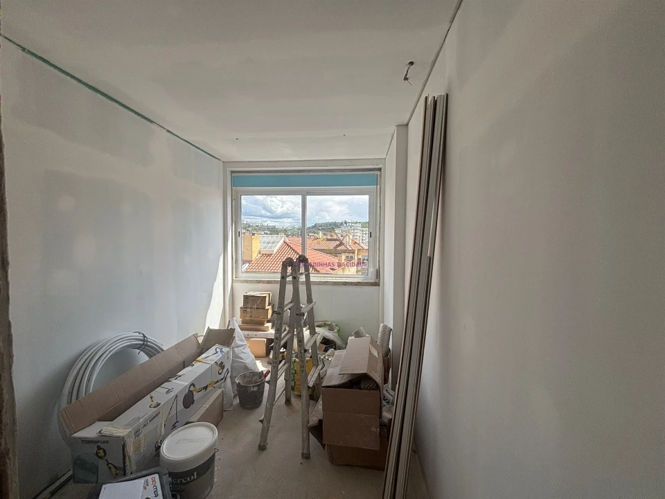 Apartamento T2 para Venda em Odivelas Foto 13