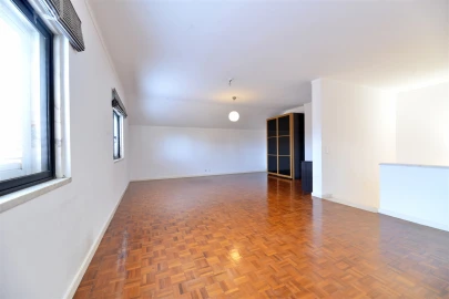 Apartamento T2 para Arrendamento em Carcavelos e Parede