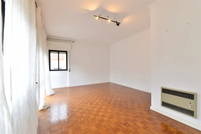 Apartamento T2 para Arrendamento em Carcavelos e Parede