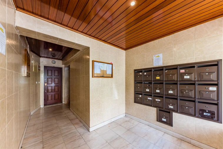 Apartamento T2 para Venda em Rio de Mouro Foto 21