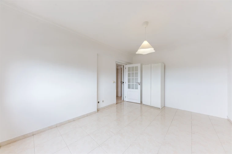 Apartamento T2 para Venda em Rio de Mouro Foto 18