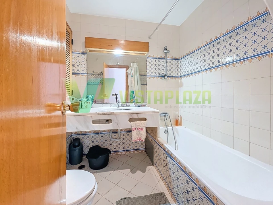 Apartamento T1 para Venda em Quarteira Foto 6