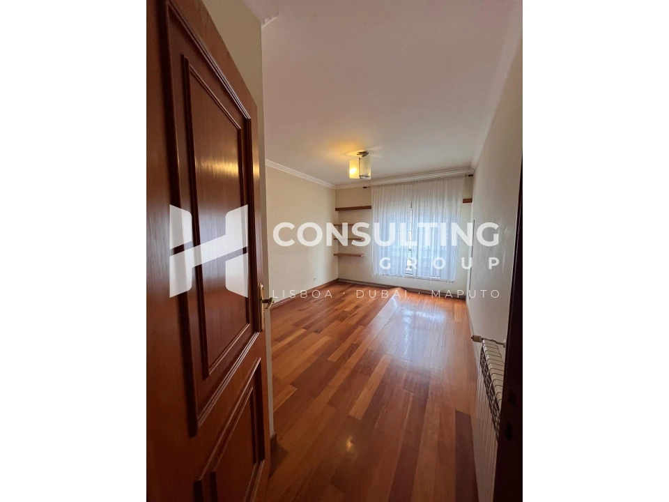 Apartamento T2 para Venda em Carcavelos e Parede Foto 35