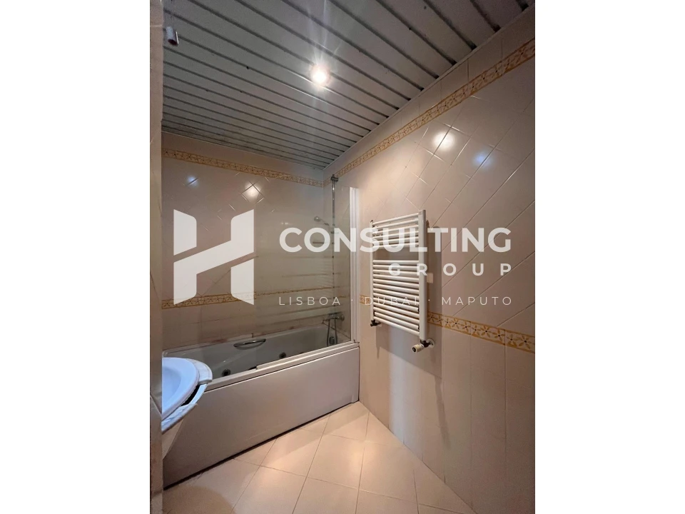 Apartamento T2 para Venda em Carcavelos e Parede Foto 44