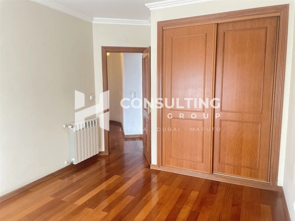 Apartamento T2 para Venda em Carcavelos e Parede Foto 38