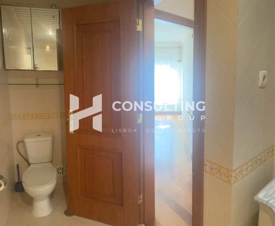 Apartamento T2 para Venda em Carcavelos e Parede Foto 45