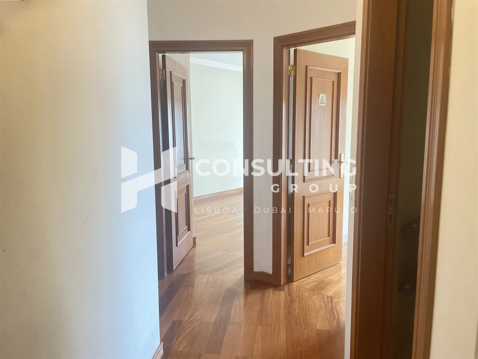 Apartamento T2 para Venda em Carcavelos e Parede Foto 25