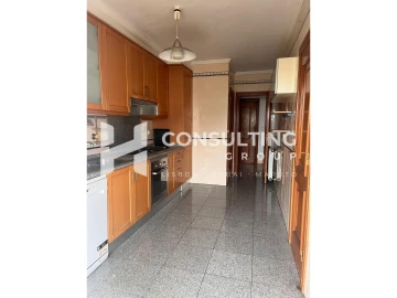 Apartamento T2 para Venda em Carcavelos e Parede