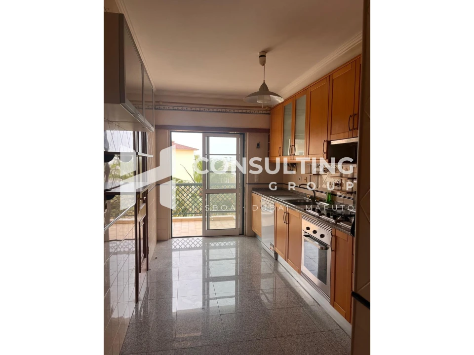 Apartamento T2 para Venda em Carcavelos e Parede Foto 4