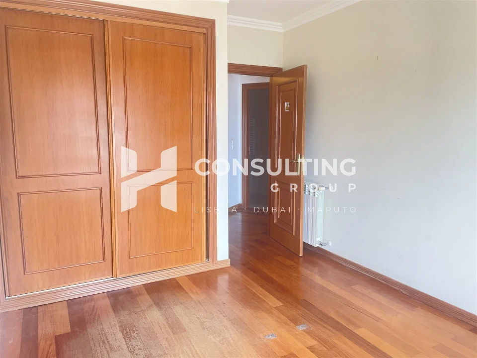 Apartamento T2 para Venda em Carcavelos e Parede Foto 31