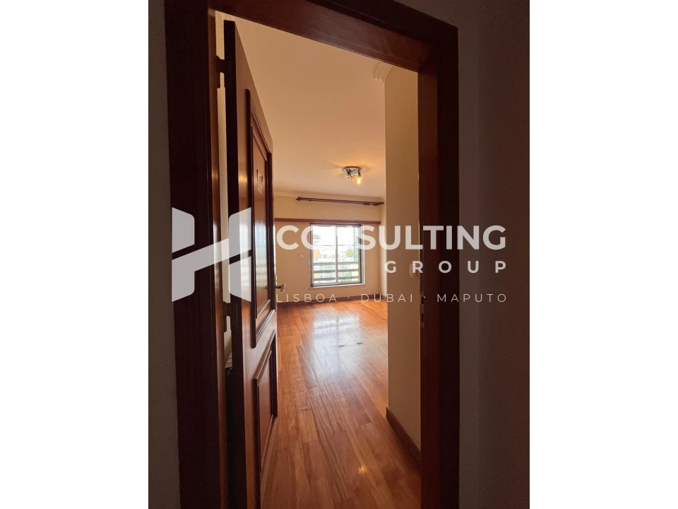 Apartamento T2 para Venda em Carcavelos e Parede Foto 27