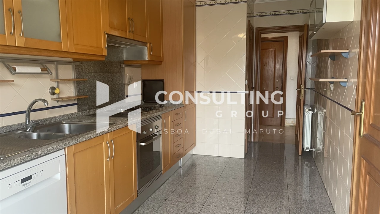 Apartamento T2 para Venda em Carcavelos e Parede Foto 7